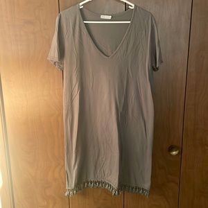 Short sleeve v neck green dress